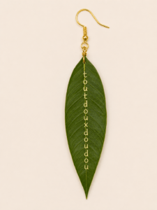 Pendentif en feuille de mange, couleur vert.